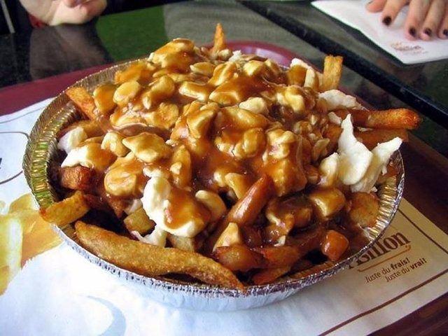 <p>Kanada: Poutine</p>

<p> </p>
