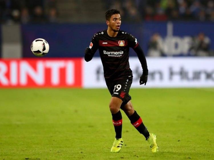 <p>Benjamin Henrichs<br />
Takım: Bayer Leverkusen<br />
Ülke: Almanya</p>

