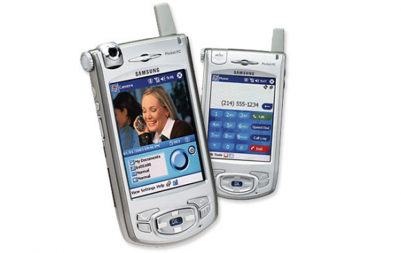 <p>SAMSUNG SPH-i700</p>

<p>Windows Mobile işletim sistemi kullanan ürün, diğer işletim sistemlerine göre daha ileri seviyede office deneyimi sunuyordu.<br />
Microsoft'un Mobile Office ve Internet Explorer sürümlerini kullanan ürün, geniş renkli ekranı (240 x 320 pixel), dijital kamerası ve 1200 mAh'lik bataryasıyla dikkat çekiyordu.</p>

<p> </p>

