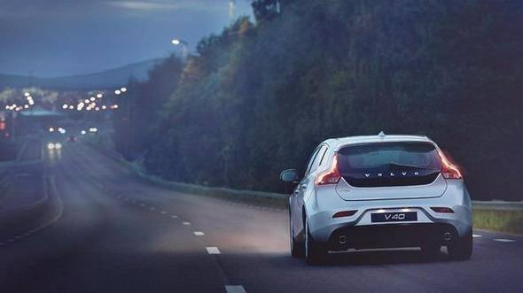 <p>V40 D2 Premium 1.560 cc. 115 hp Powershift 102 bin TL.</p>

<p> </p>
