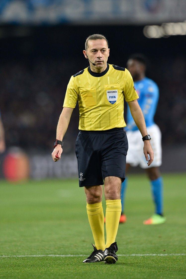 <p><strong>'Çakır tatmin etmedi'</strong></p>

<p> </p>

<p>Hakem performansını analiz eden İl Napoli de 'Çakır tatmin etmedi' ifadesini kullandı. </p>

<p> </p>

<p> </p>
