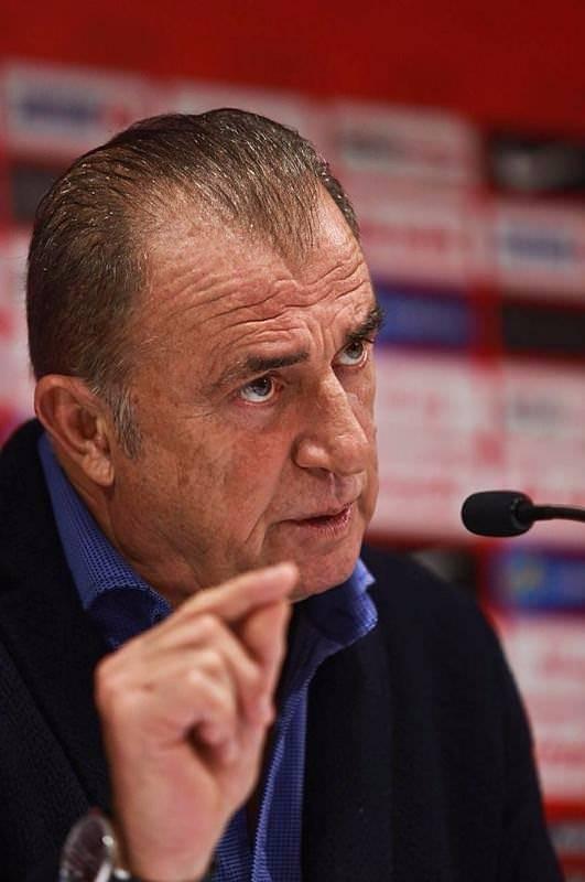 <p><strong>HERKES HATA YAPABİLİR</strong></p>
<p>Türkiye Futbol Direktörü, genel bir konuşma ile söze girdi. Bir süre böyle konuştular.</p>