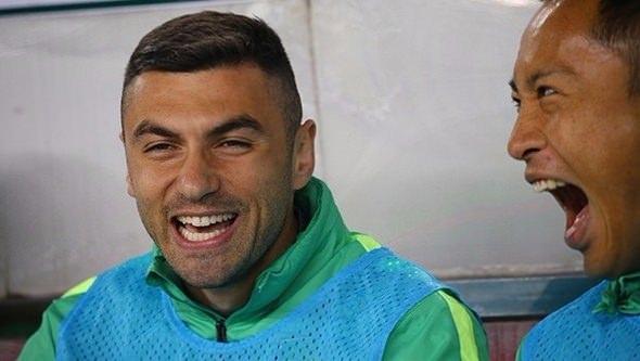 <p>Milli futbolcu 8 milyon euro garanti para alıyor ancak bunun 1 milyon 50 bin Euro’sunu vergi olarak ödemek zorunda.</p>
