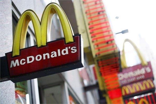 <p><strong>McDonald's</strong><br />
1.9 milyon çalışanla fast-food restoran şirketi McDonald's dördüncü sırada yerini alıyor.</p>
