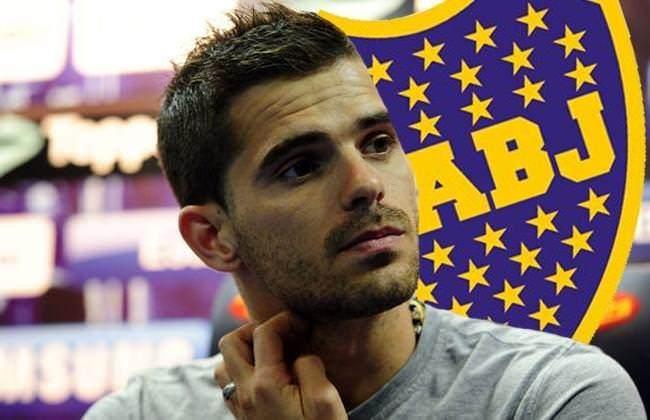 <p><strong>FERNANDO GAGO</strong></p>

<p>Galatasaray Futbol A.Ş. Eski Genel Müdürü Adnan Sezgin, Real Madrid'in 20.5 milyon Euro'ya Boca Juniors'tan transfer ettiği 1986 doğumlu Gago'yu ellerinden kaçırdıklarını itiraf etti.Sezgin, bonservisi 10 milyon dolara düşürdüklerini fakat kaynak sağlanamadığından transferin gerçekleşmediğini söyledi. Maradona, "1 sezon daha bekleseniz Gago'yu 50 milyon Euro'ya satardınız" şeklinde açıklama yapmıştı.</p>
