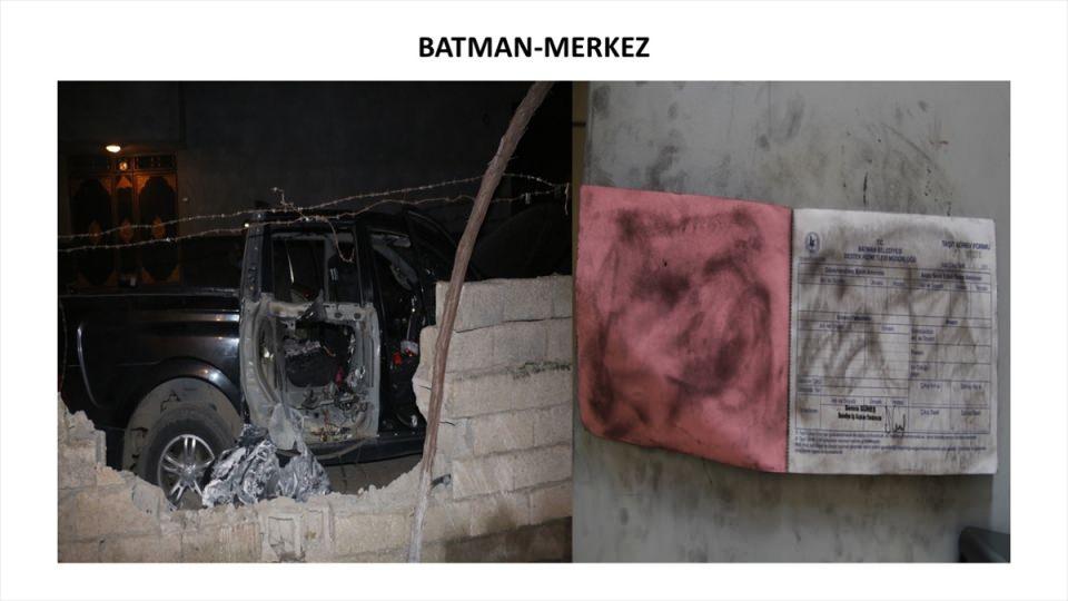 <p>Araçta 1 patlamış antitank roket başlığı, 1 patlamamış roket başlığı, Batman Belediyesine ait taşıt görev emri formu ele geçirildi. Aracın bir şirkete ait olduğu ancak Batman Belediyesine kiralandığı belirlendi. </p>
