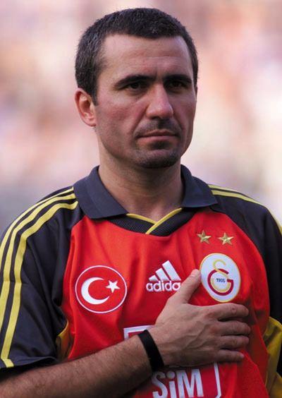 <p><strong>GHEORGE HAGI</strong><br />
"Ben Galatasaray'a gelmekle kalmadım, Galatasaraylı oldum. Galatasaray'ı hissetmeye başladığım gün, imzasını kalbime attım."</p>
