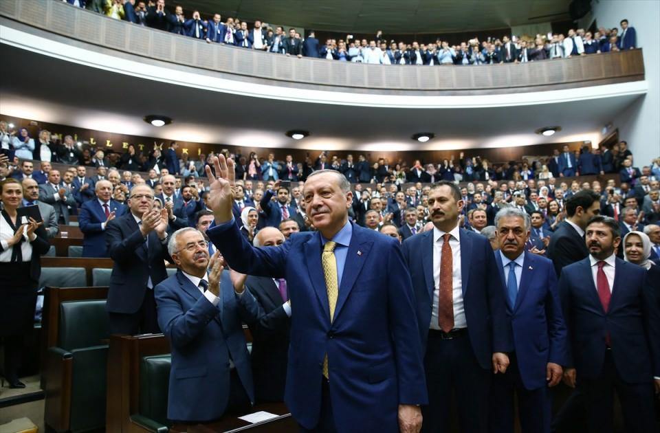 <p>Cumhurbaşkanı ve AK Parti Genel Başkanı Recep Tayyip Erdoğan partisinin grup toplantısına katıldı.</p>

<p> </p>
