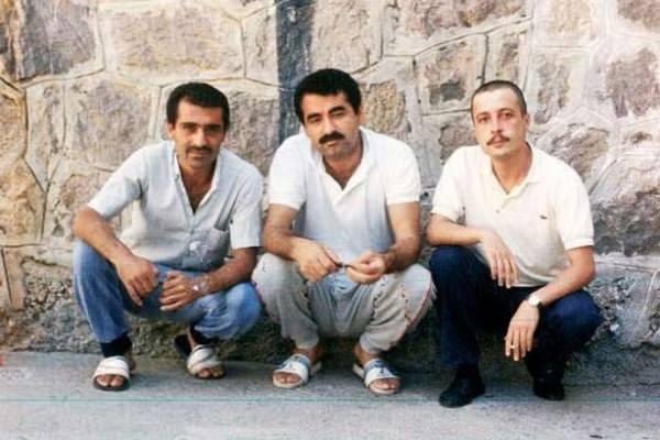 <p><strong>5. İbrahim Tatlıses</strong></p>
<p>1987 yılında film yapan Tatlıses, İZmir Fuarı için çekim izni almayınca polisle tartışınca, emniyet görevlilierine haraket suçundan Buca Cezaevinde 16 gün hapis yatmış. </p>