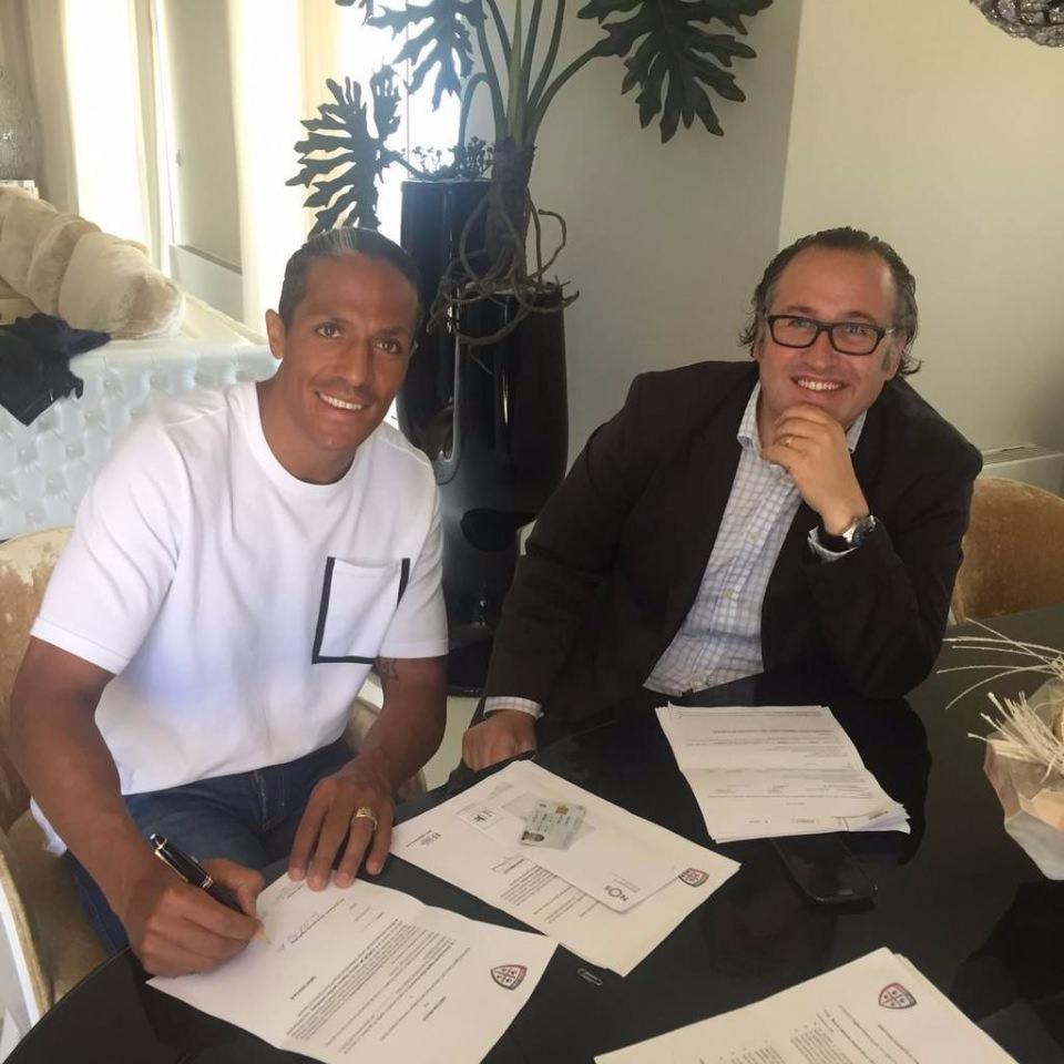 <p><strong>Bruno Alves</strong><br />
Fenerbahçe > Cagliari</p>