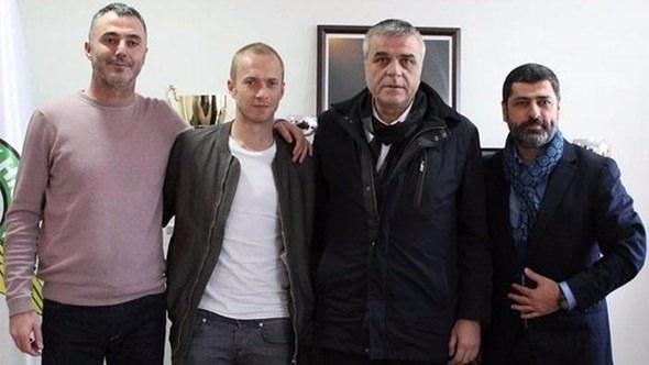 <p><strong>DANIEL LARSSON</strong><br />
<br />
Gaziantepspor'dan ayrıldı. Bonservisi elinde. Akhisar Bld. 2.5 yıllık imza.</p>
