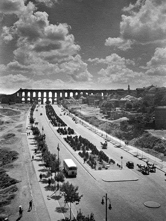 <p>1960 öncesi.. Unkapanı Atatürk Bulvarı.. Sakinliğe bak..</p>
<p> </p>