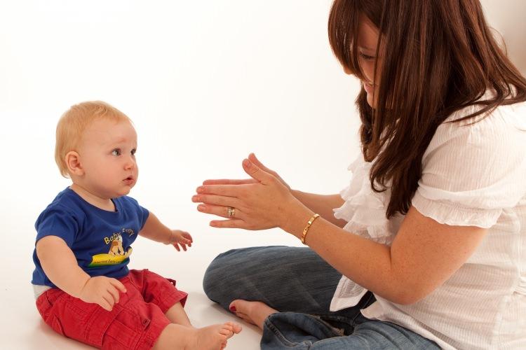 <p>Halbuki bebeğinizle işaret dili ile anlaşmanız onu birçok yönden geliştirir. </p>
