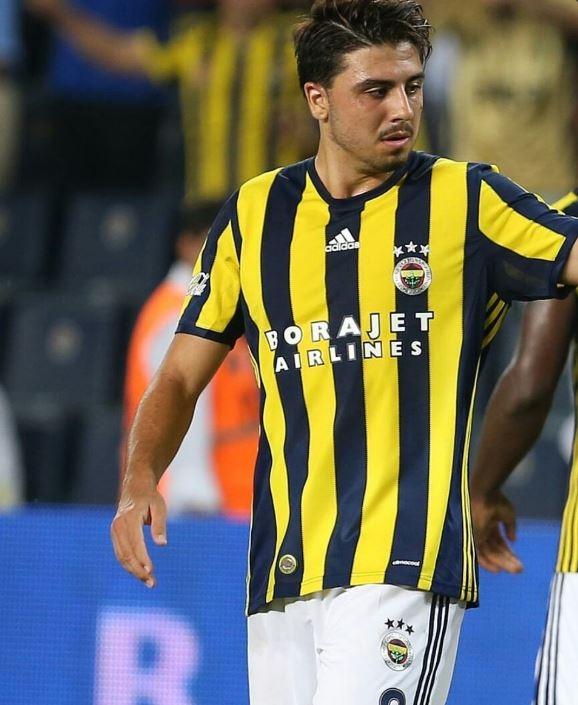 <p>Ozan tufan yaz boşluk bırak zaten koca Bi boşluk adam</p>
