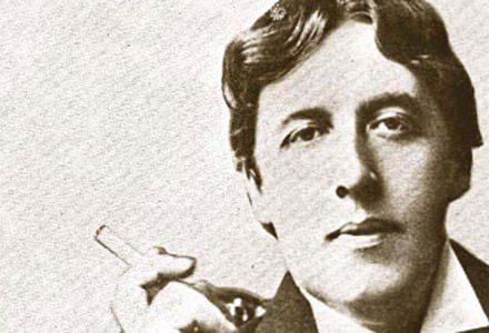 <p>Ya duvar kâğıdı gidiyor ya da ben. Ölmek kaderde var;yaşayıp köhnemek hazin...-Oscar Wilde</p>

<p> </p>
