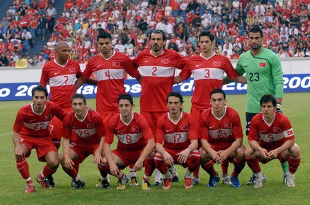 <p>"Ölümden dönen Türkiye" başlıklı yazıda EURO 2008'de forma giyen ve Milli Takım için kritik isimler olan Arda Turan, Tuncay Şanlı, Hamit Altıntop, Sabri Sarıoğlu, Uğur Boral, Gökhan Zan, Emre Aşık ve Semih Şentürk gibi isimler değerlendirildi.</p>
<p> </p>