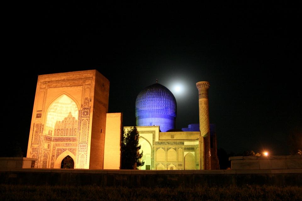 <p>Emir Timur Camii - Özbekistan</p>
