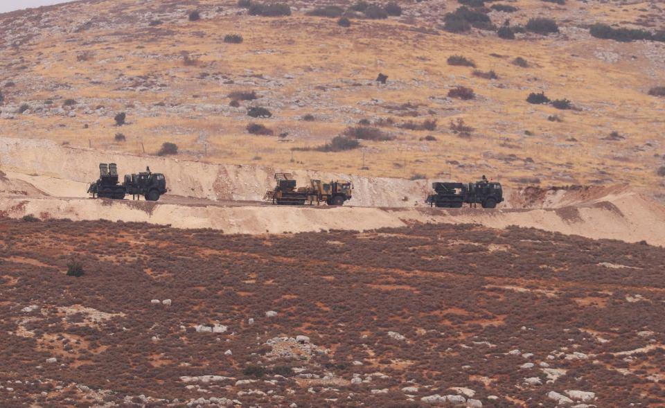 <p>Öte yandan, yeni savunma sistemlerinin alt yapı çalışmaları için karakolda iş makineleri çalışmaya devam ediyor.</p>
<p> </p>