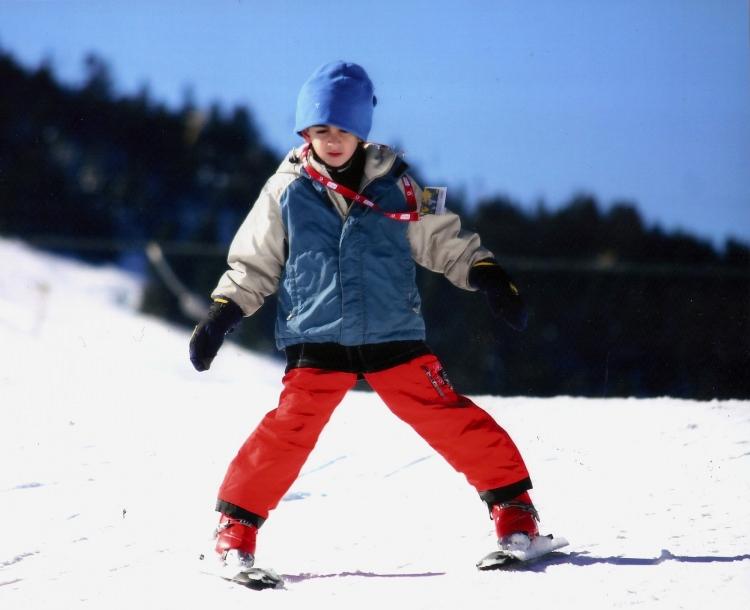 <p>Kayak merkezlerindeki eğitmenler ve pedagoglar, kış sporlarının çocukların gelişimi üzerinde çok büyük bir etkisi olduğunu söyledi.</p>
