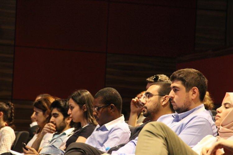 <p>2 aydan uzun süren antibiyotik kullanımı, damar içi antibiyotik kullanımı, ağızda mantar, büyüme ve gelişme geriliği, ailede immün yetmezlik öyküsü, alerji ve egzama PİY'in 10 klinik belirtisi arasında yer alır.</p>
