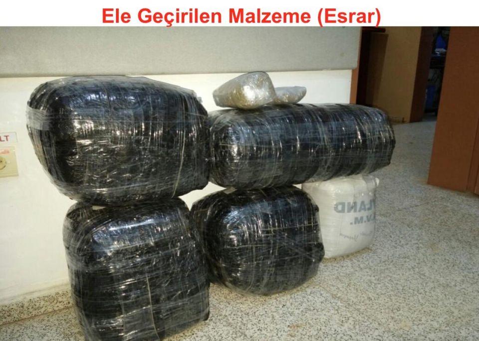 <p>Sınır güvenliğinin sağlanması amacıyla buradaki birlikler, muharebe, muharebe destek ve muharebe hizmet destek birlikleriyle takviye edilmiş durumda bulunuyor. Bu kapsamda sınır hattı, Mobil Keşif Gözetleme Sistemi, tank, zırhlı muharebe aracı (ZMA) ve zırhlı personel taşıyıcılardaki (ZPT) gece görüş imkanlarından istifade edilmek üzere bu araçlarla desteklendi.</p>
<p> </p>