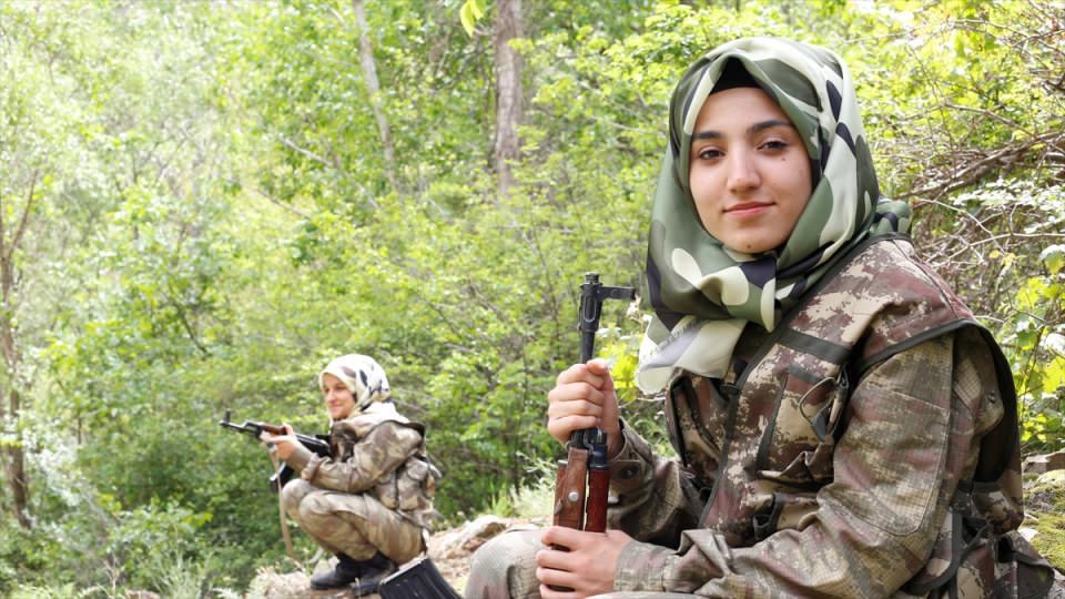 <p> Hiç korkmuyoruz. Bu görev bana babamdan kalan bir görev. Ben de ileride çocuklarımın bu görevi yapmasını çok isterim çünkü çok kutsal bir görev." değerlendirmesinde bulundu. </p>