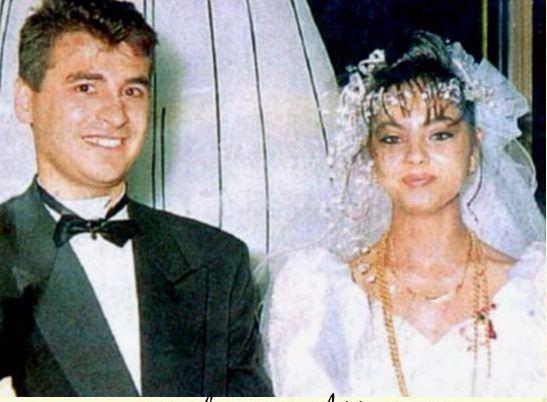 <p>Ebru Gündeş ile Hamdi Vardar'ın evlilik resmi</p>

<p> </p>
