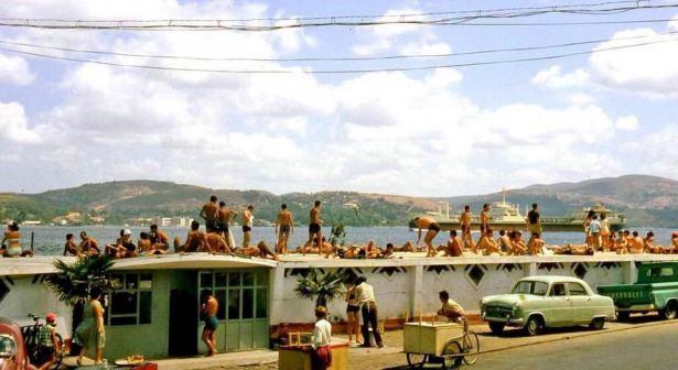 <p>Tarabya halk plajı.. 70'ler..</p>

<p> </p>
