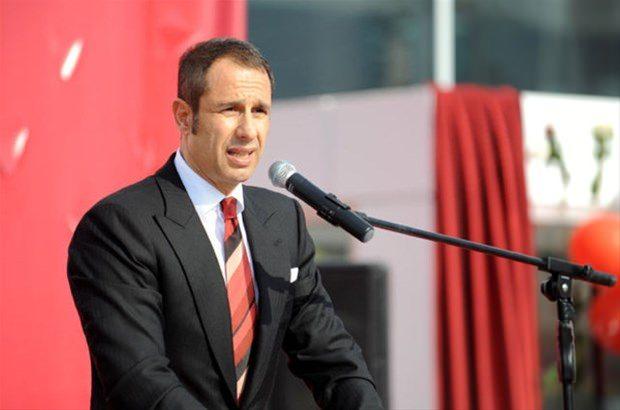 <p>"Yaptığımız yatırımların piyasaya sunduğumuz yeni ürünlerin bayilerimizin büyümesinde ve yeni yatırımlar yapma fırsatı doğurmasından da ayrıca mutluluk duyuyoruz. Bugün açılışını yaptığımız FİAT Simge Otomotiv’in bayilerimizle olan FİAT markasının bayilerle olan ortak gelecek vizyonunun bir göstergesidir." ifadelerini kullandı.</p>
<p> </p>