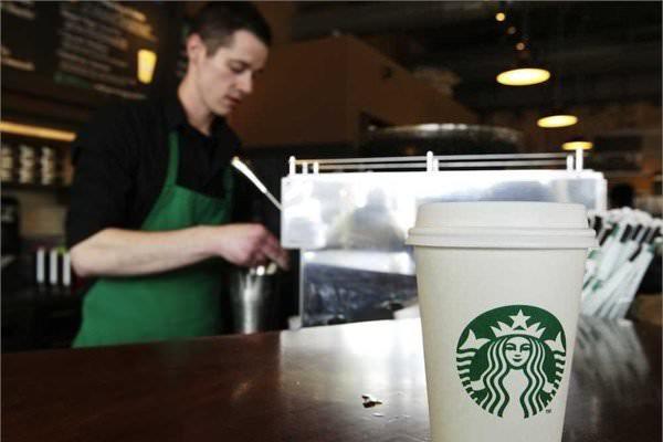 <p><strong>Starbucks</strong></p>

<p>Starbuck eğitim gören çalışanları için yardım sağlıyor.</p>
