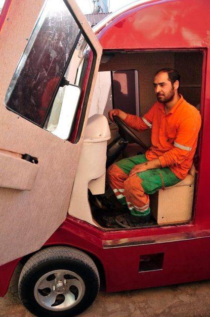 <p>"Bu nedenle aracıma 65 RTE 65 plakasını yazdım. Kendimi babayiğit olarak görmüyorum ama benim de elimden bu kadar geliyor. Plakayı da sırf Başbakanımıza hediye olsun diye böyle yazdım.</p>