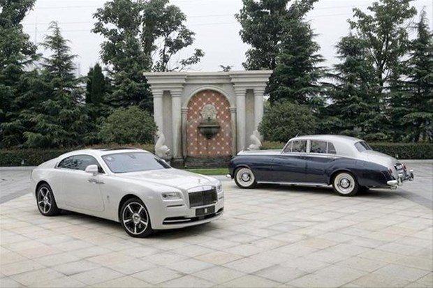 <p>Rolls Royce</p>
