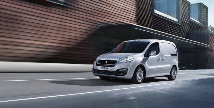 <p>Peugeot Partner Tepee 1.6 HDi (Kombi) 71.600 TL</p>
<p><br />
Peugeot Partner Van 1.6 Hdi 59.700 TL</p>