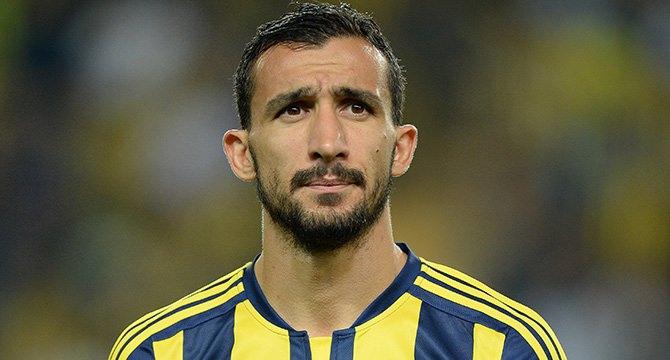 <p>MEHMET TOPAL - Bu sene takımın bel kemiği olan, performansıyla herkesin hayranlıkla izlediği ve Fenerbahçe'nin şampiyonluk yarışındaki önemli mimarlarından olan Mehmet Topal, Pereira'nın 11'ine yazdığı ilk isimler arasında yer alıyor...</p>
<p> </p>