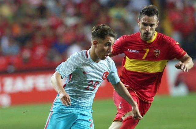 <p>Genç oyuncunun menajeriyle görüşen Sarı-Lacivertliler’in ilk temaslardan olumlu sonuç aldığı, Emre Mor’un tercihinin de transferde belirli rol oynayacağı kaydedildi.</p>
<p> </p>