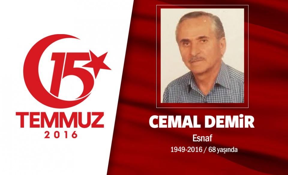 <p>66 yaşındaki Cemal Demir, çocukluğundan beri tornacılık yapıyordu. 15 Temmuz gecesi Cumhurbaşkanı Erdoğan'ın çağrısı sonrası oğluyla birlikte sokağa çıktı, direnişe katıldı. Şehidin oğlu, "Babam köprüye doğru gitti. Ondan sonra büyük bir patlama oldu" dedi. Hain darbecilerin saldırısı sonrası yaralanan Cemal Demir, hastaneye kaldırıldı ama şehit düştü. Şehit Cemal Demir için Eyüp Sultan Cami'nde cenaze töreni düzenlendi. 50 yıldır tornacı olan Demir'in 10 torunu vardı.</p>
<p> </p>