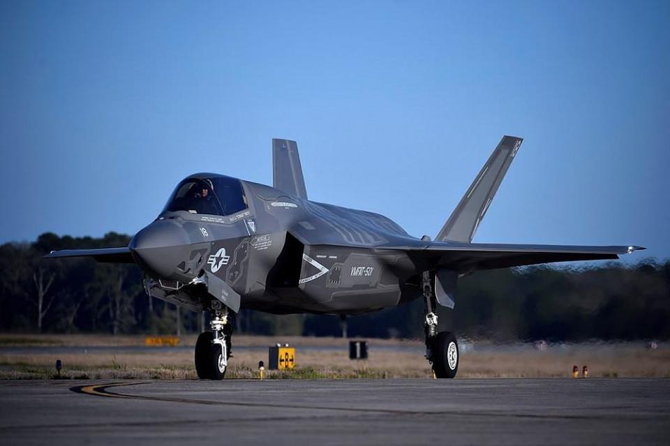 <p><strong>İLK UÇAKLAR NE ZAMAN ENVANTERE GİRECEK?</strong><br />
Türk Hava Kuvvetleri ilk Şimşek'lerine 2018'de kavuşacak. F- 35'lerin 2018 yılında envantere girmesi planlanıyor.</p>
