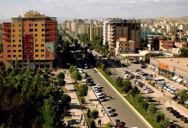 <p><strong>Batman</strong></p>
<p>Kayıtlı Suriyeli: 19,685</p>
<p>Şehir Nüfusu: 576,899</p>
<p>İl nüfusu ile karşılaştırma yüzdesi: 3.41</p>