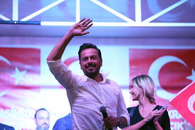 <p>Emre Altuğ</p>
