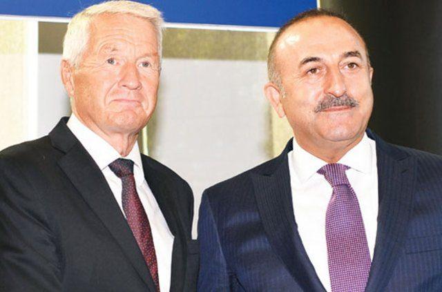 <p>Türkiye ile AB, vize serbestisi ve geri kabul anlaşmasını eşzamanlı yürürlüğe koyma konusunda anlaşmıştı. Bunun için ilk olarak ekim ayı kararlaştırılmıştı ancak daha sonra öne çekilerek haziran ayına alınmıştı. Türkiye’nin PKK ile mücadelesi ve sonrasında yaşanan 15 Temmuz darbe girişiminin de etkisiyle, belirlenen tarihler tutturulamadı.</p>
