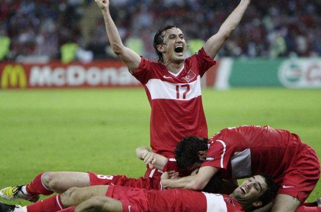 <p>Üç lig şampiyonluğu yaşayan Tuncay, İngiltere, Almanya, Katar'da forma giydikten sonra son olarak Hindistan'da Pune City forması giydi. Ekim 2010'da son kez Türkiye Milli Takım'ında mücadele ederken oynadığı 80 maçta 22 gol attı.</p>

<p> </p>
