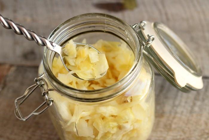 <p>Sauerkraut turşusu</p>

<p>( Beyaz lahanadan hazırlanan bu turşu çeşidi fermente oluş şekli olarak farklıdır) </p>
