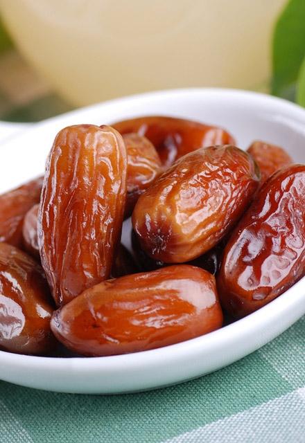 <p><span style="color:#B22222"><strong>Hurma pekmezi</strong></span></p>

<p>Türkiye'de çok bilinmez ama hurma pekmezi de tam bir şifa deposudur. Bakın nelere iyi gelir;</p>
