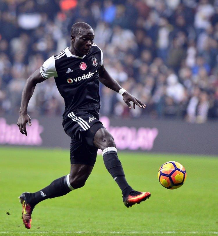 <p>-Aboubakar hiç olmazsa topla buluşup atamıyor. Cenk biraz hareketlen be kardeşim</p>