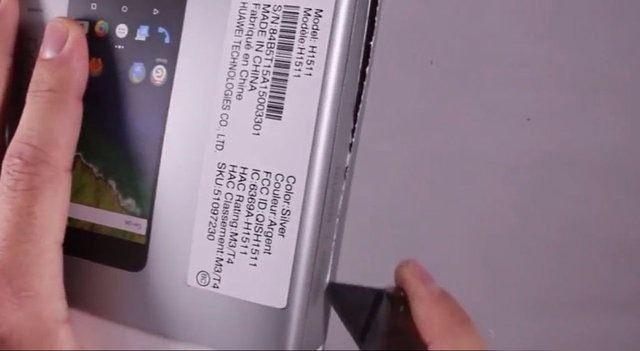 <p>Bir sosyal medya kullanıcısı tarafından henüz kutusundan çıkan telefonun küçük bir hamleyle paramparça olması kullanıcıları çok şaşırttı.</p>

<p> </p>

