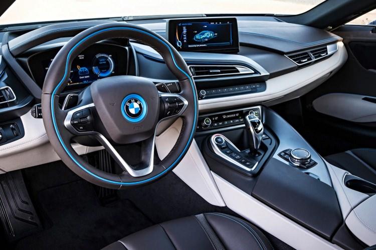 <p>Otomobildeki ÖTV oranı yüzde 45'e düşürüldü.</p>