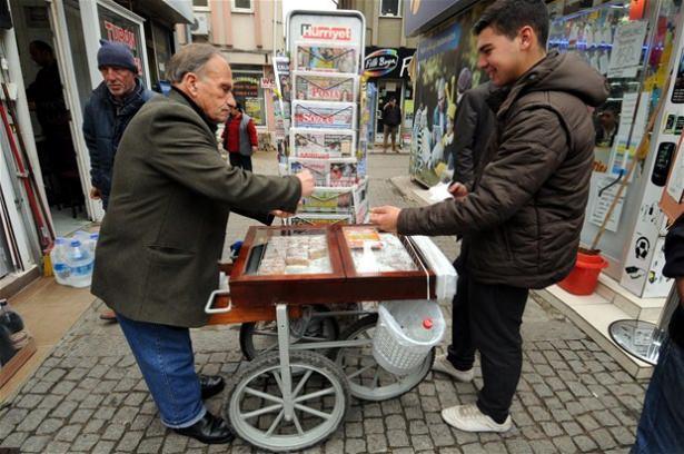 <p>"1960’lı yıllarda başladığım sinema oyunculuğunda ilk olarak Efkan Efekan ile birlikte ’Çiğdem’in Gözyaşları’ isimli filmde oynadım ardından Bahtı Karalı Yarim, Ölüme Son Adım, Vahşi Kan, Çöl, Ölüm Treni, Silahlar ve Donatlar ve ismini şu an hatırlayamadığım birçok filmde oynadım. Oynadığım sinema filmlerinde hep kavgacı kötü adam rollerinde yer aldım." </p>
