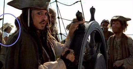 <p>Pirates of the Caribbean: The Curse of the Black Pearl (Karayip Korsanları: Siyah İncinin Laneti)</p>

<p> </p>
