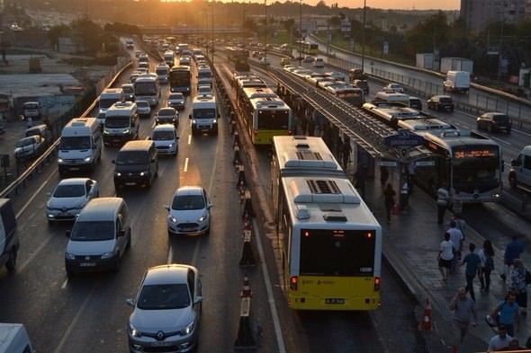 <p>"Yerleşim yerleri giriş ve çıkışında yol üstü levhalar ile sabit radar uygulaması olduğuna dair ışıklı uyarı levhaları konulacak.</p>

<p> </p>
