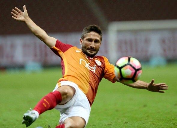 <p>Sabri Sarıoğlu - Galatasaray<br />
13 yıl - 1 Tem 2003</p>
